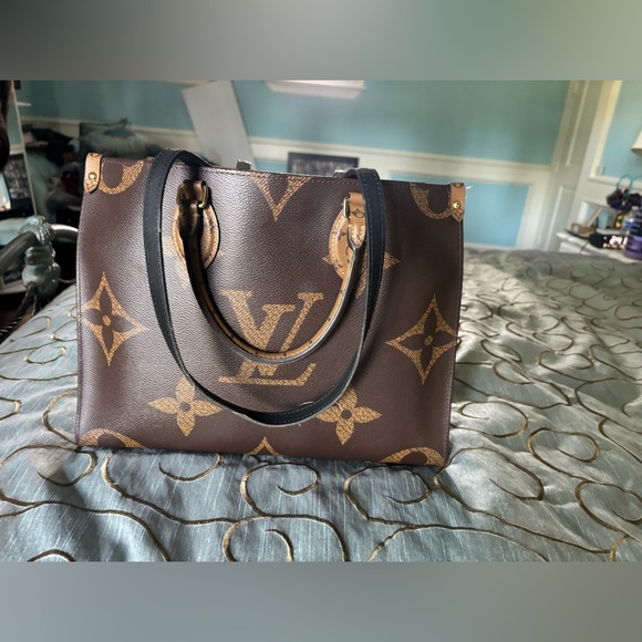 Louis Vuitton On-The-Go MM - Picture 14 of 16